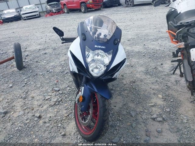 2025 SUZUKI GSX-R600 5