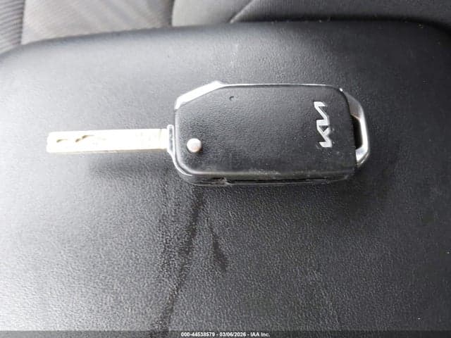 2024 KIA SELTOS LX 11