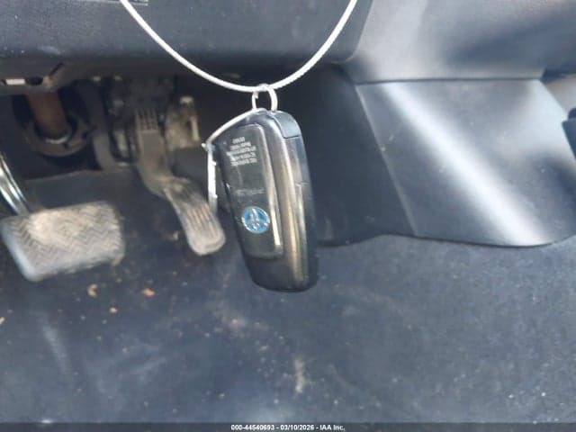 2019 TOYOTA PRIUS XLE 11