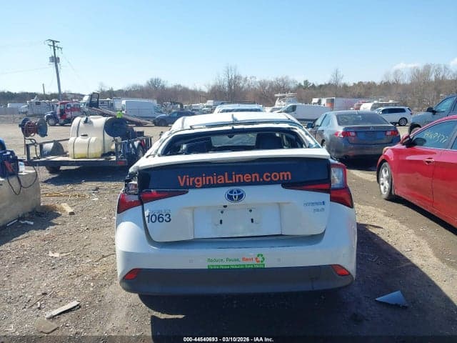 2019 TOYOTA PRIUS XLE 16