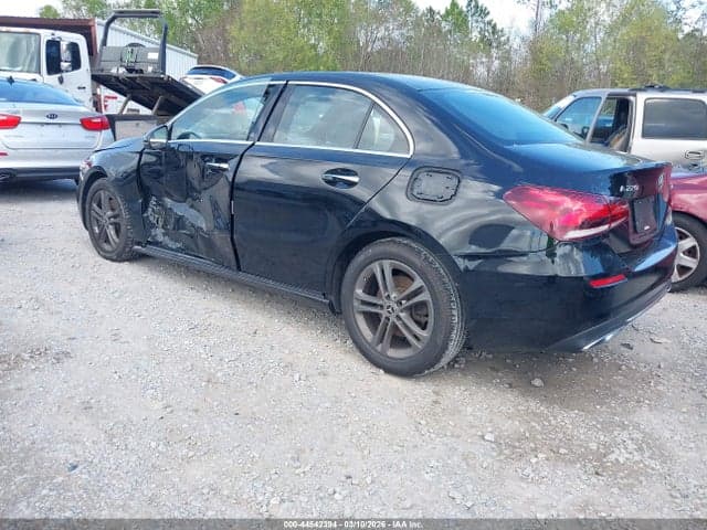 2020 MERCEDES-BENZ A 220 3