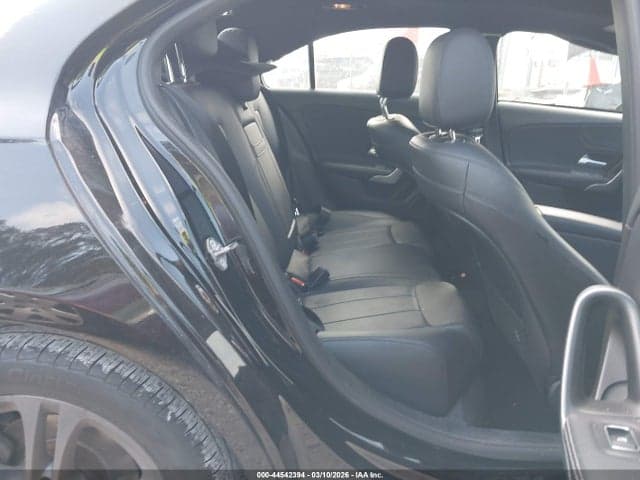 2020 MERCEDES-BENZ A 220 8