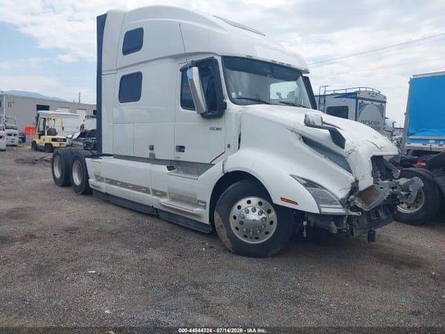 2022 VOLVO VNL - 1