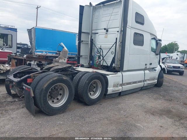 2022 VOLVO VNL 4