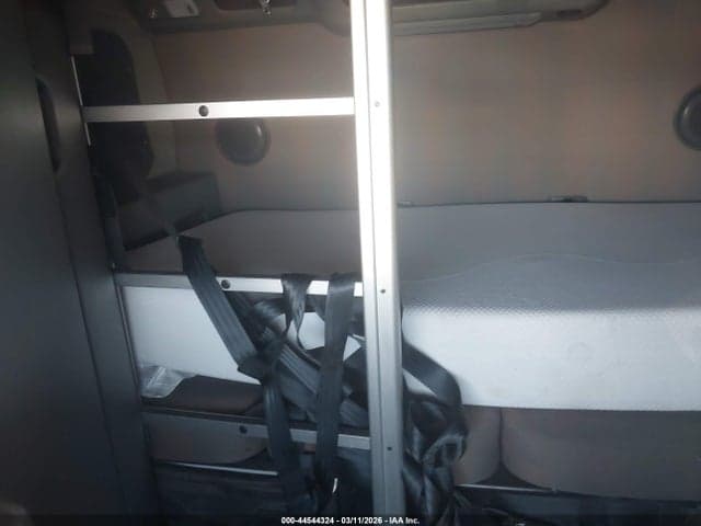 2022 VOLVO VNL 8