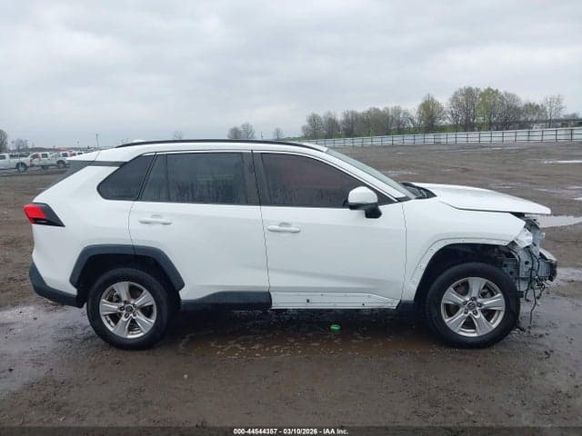 2019 TOYOTA RAV4 XLE 14