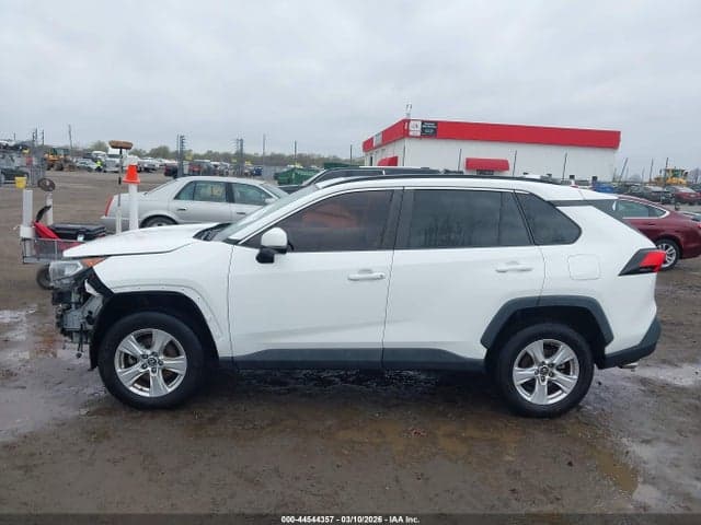2019 TOYOTA RAV4 XLE 15