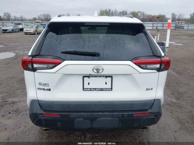 2019 TOYOTA RAV4 XLE 17