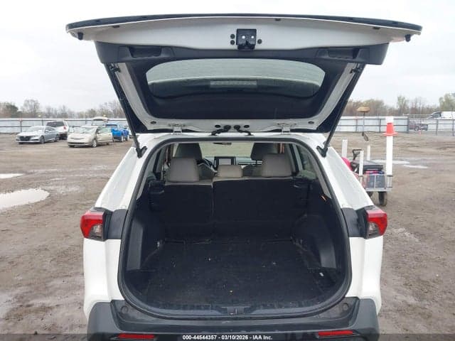 2019 TOYOTA RAV4 XLE 18