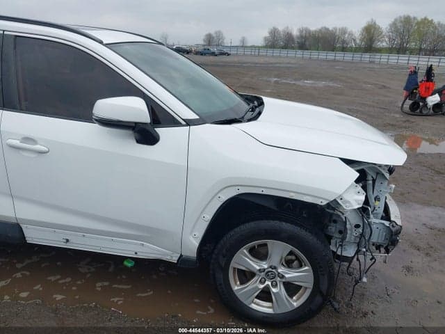 2019 TOYOTA RAV4 XLE 20