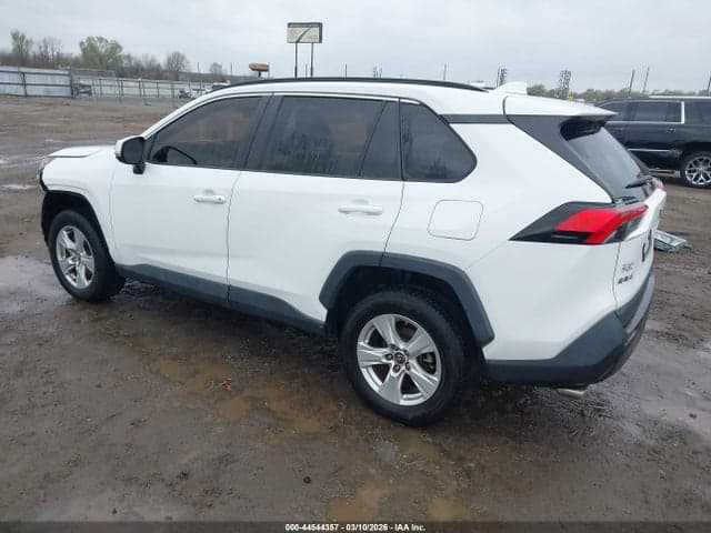 2019 TOYOTA RAV4 XLE 3