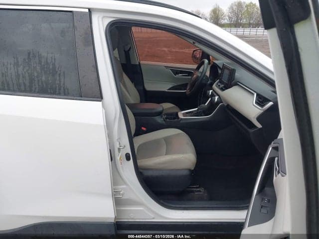 2019 TOYOTA RAV4 XLE 5