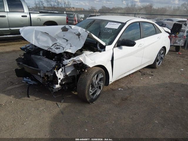 2025 HYUNDAI ELANTRA SEL SPORT 2