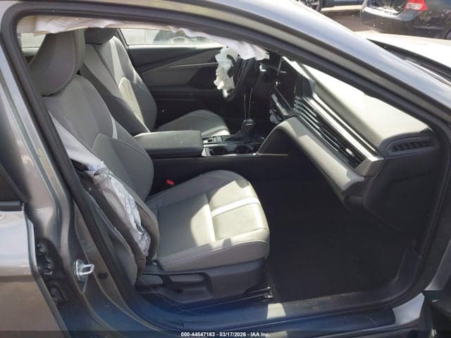 2025 TOYOTA CAMRY SE 5