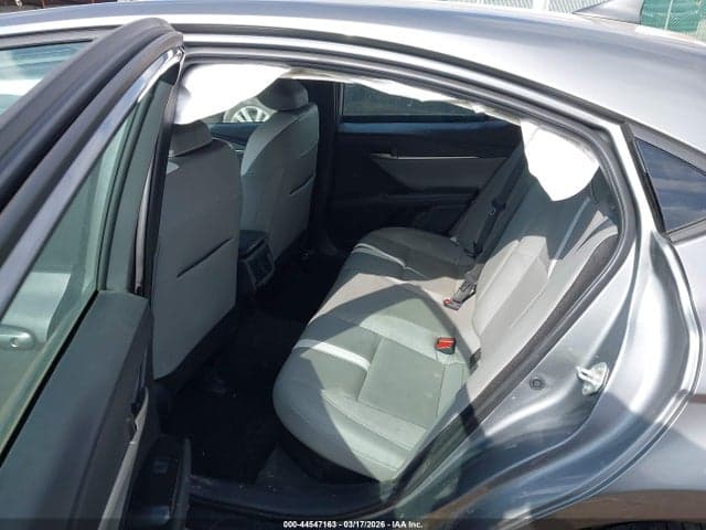 2025 TOYOTA CAMRY SE 8