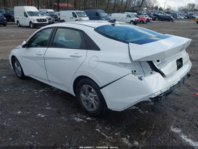 2025 HYUNDAI ELANTRA SE 3