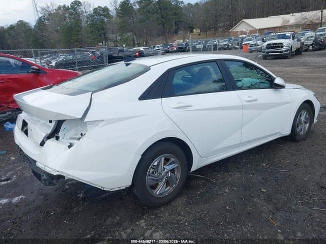 2025 HYUNDAI ELANTRA SE 4