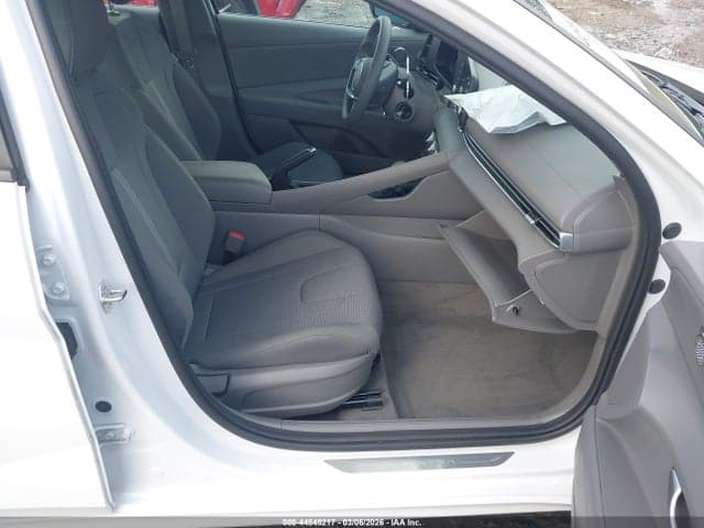 2025 HYUNDAI ELANTRA SE 5