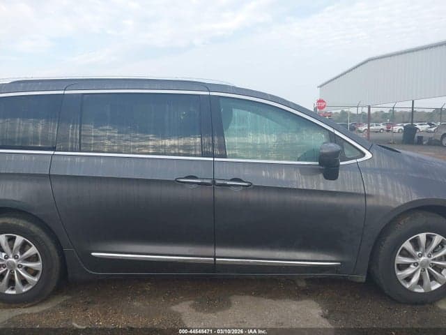 2018 CHRYSLER PACIFICA TOURING L 12