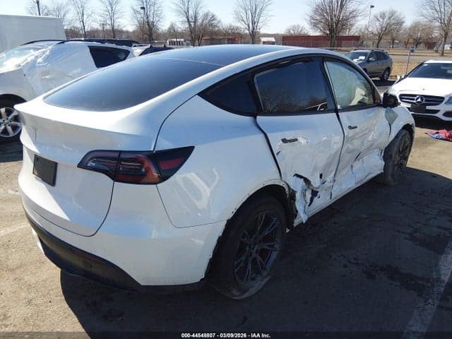 2024 TESLA MODEL Y 4