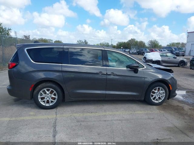 2022 CHRYSLER VOYAGER LX 13