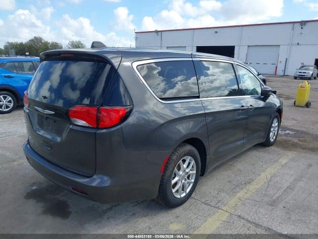 2022 CHRYSLER VOYAGER LX 4