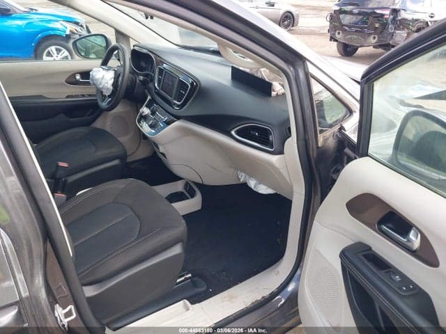 2022 CHRYSLER VOYAGER LX 5