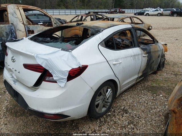 2020 HYUNDAI ELANTRA SEL 4