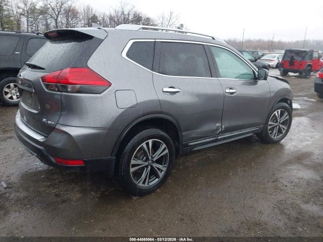 2017 NISSAN ROGUE SL 4