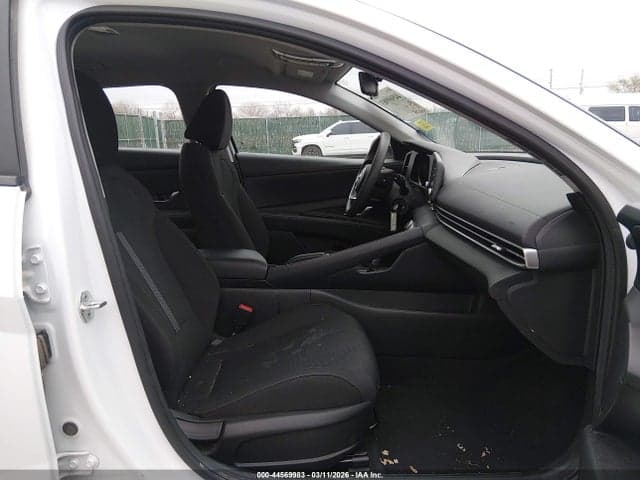 2023 HYUNDAI ELANTRA SE 5