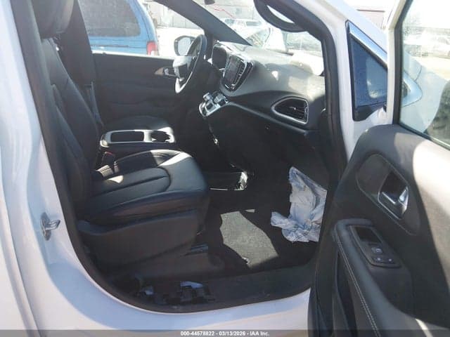 2025 CHRYSLER VOYAGER LX 5