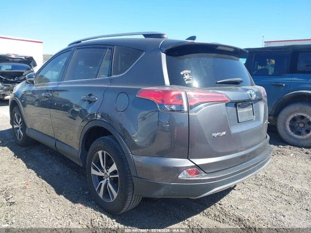 2018 TOYOTA RAV4 XLE 3