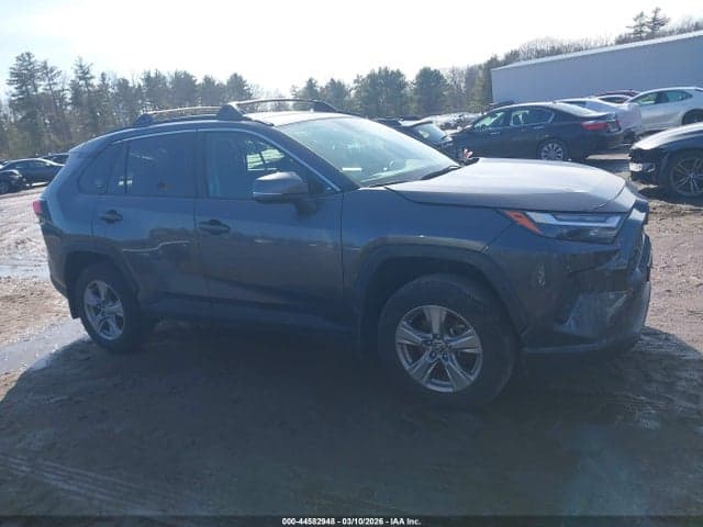 2024 TOYOTA RAV4 XLE 14