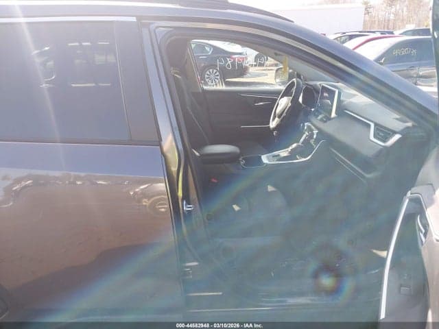 2024 TOYOTA RAV4 XLE 5