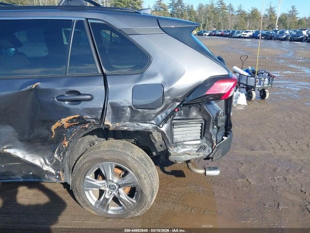2024 TOYOTA RAV4 XLE 6
