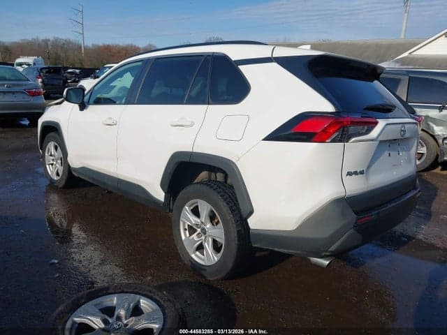 2021 TOYOTA RAV4 XLE 3