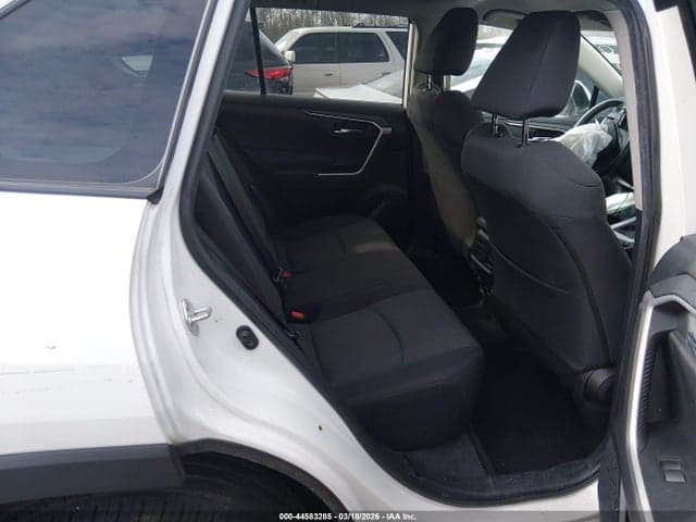 2021 TOYOTA RAV4 XLE 8