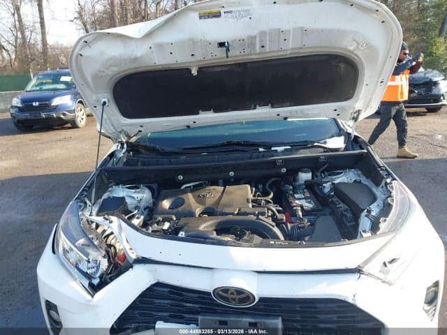 2021 TOYOTA RAV4 XLE 10