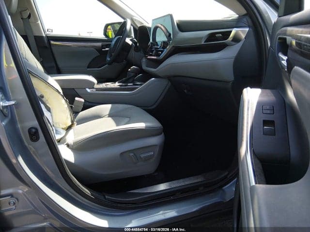 2024 TOYOTA HIGHLANDER PLATINUM 5