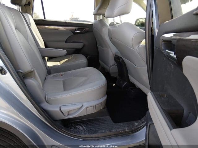 2024 TOYOTA HIGHLANDER PLATINUM 8
