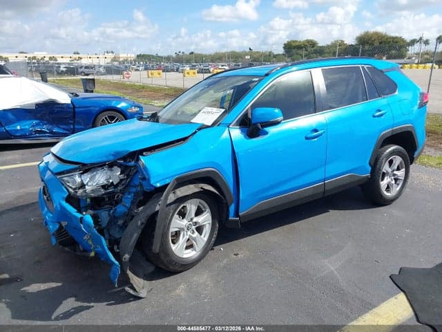 2020 TOYOTA RAV4 XLE 2