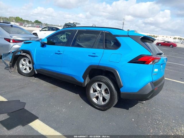2020 TOYOTA RAV4 XLE 3