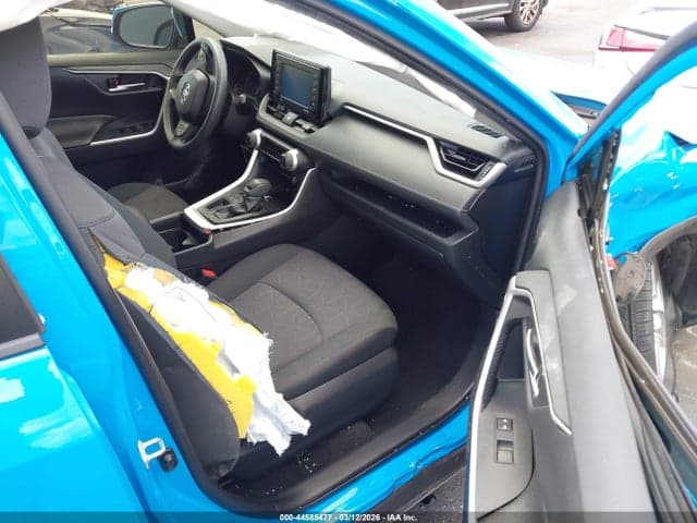 2020 TOYOTA RAV4 XLE 5