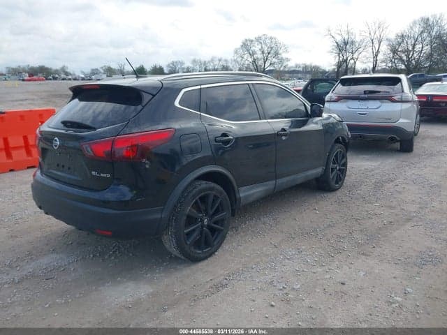 2017 NISSAN ROGUE SPORT SL 4
