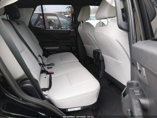 2025 TOYOTA 4RUNNER SR5 8