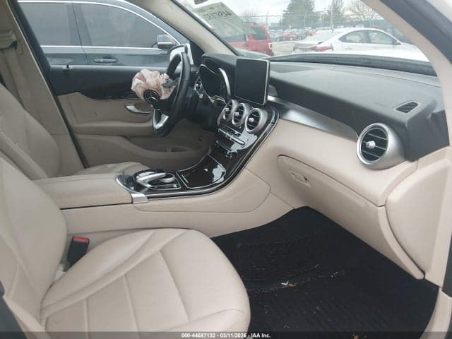 2018 MERCEDES-BENZ GLC 300 4MATIC 5