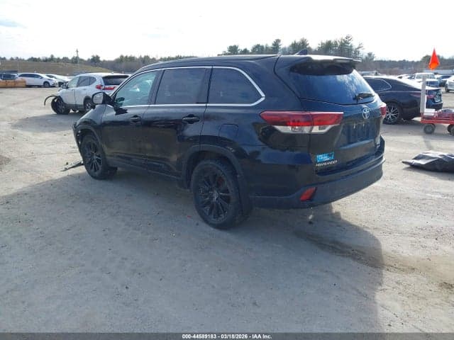 2019 TOYOTA HIGHLANDER SE 3