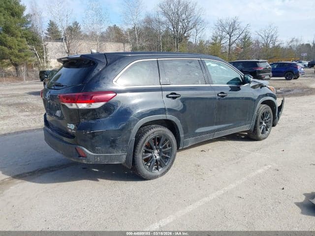 2019 TOYOTA HIGHLANDER SE 4