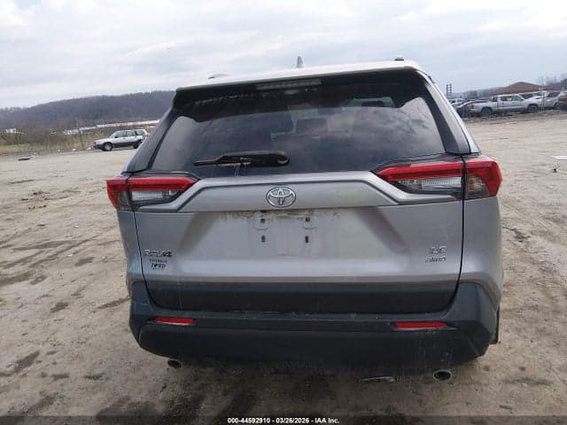 2019 TOYOTA RAV4 LE 17