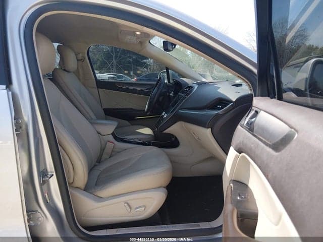 2017 LINCOLN MKC PREMIERE 5
